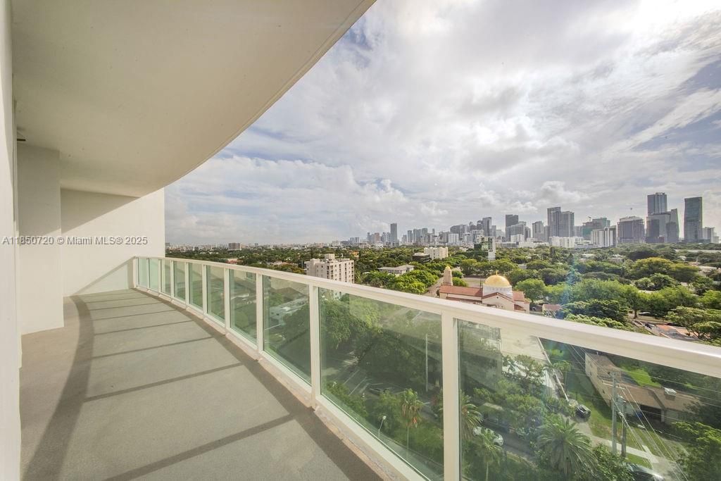 For Sale: $650,000 (2 beds, 2 baths, 1059 Square Feet)