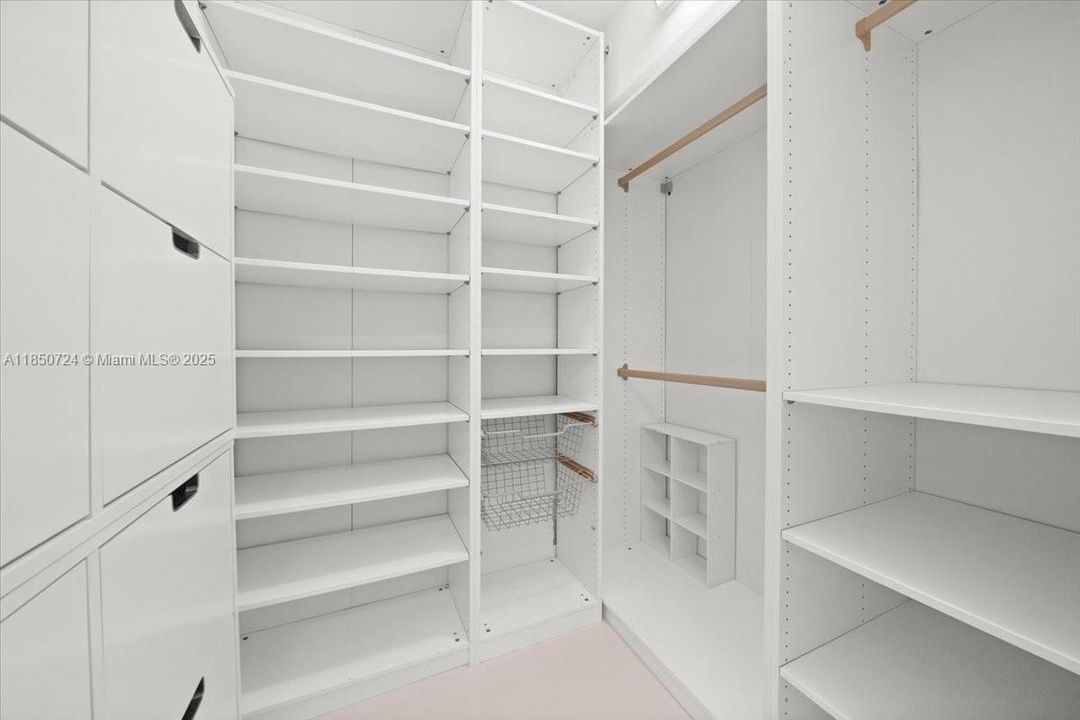 For Sale: $1,390,000 (2 beds, 2 baths, 1440 Square Feet)