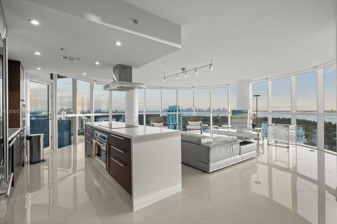 For Sale: $1,390,000 (2 beds, 2 baths, 1440 Square Feet)