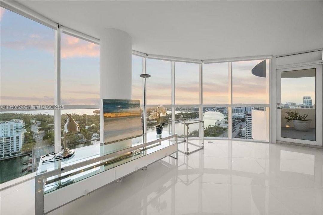 For Sale: $1,390,000 (2 beds, 2 baths, 1440 Square Feet)