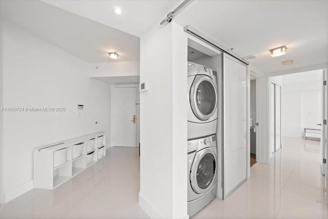 For Sale: $1,390,000 (2 beds, 2 baths, 1440 Square Feet)