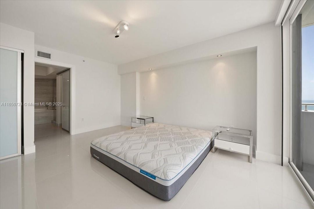 For Sale: $1,390,000 (2 beds, 2 baths, 1440 Square Feet)