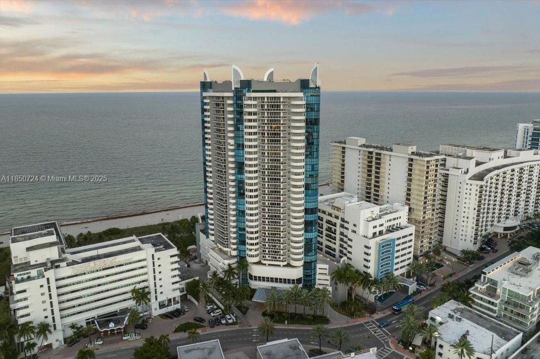 For Sale: $1,390,000 (2 beds, 2 baths, 1440 Square Feet)