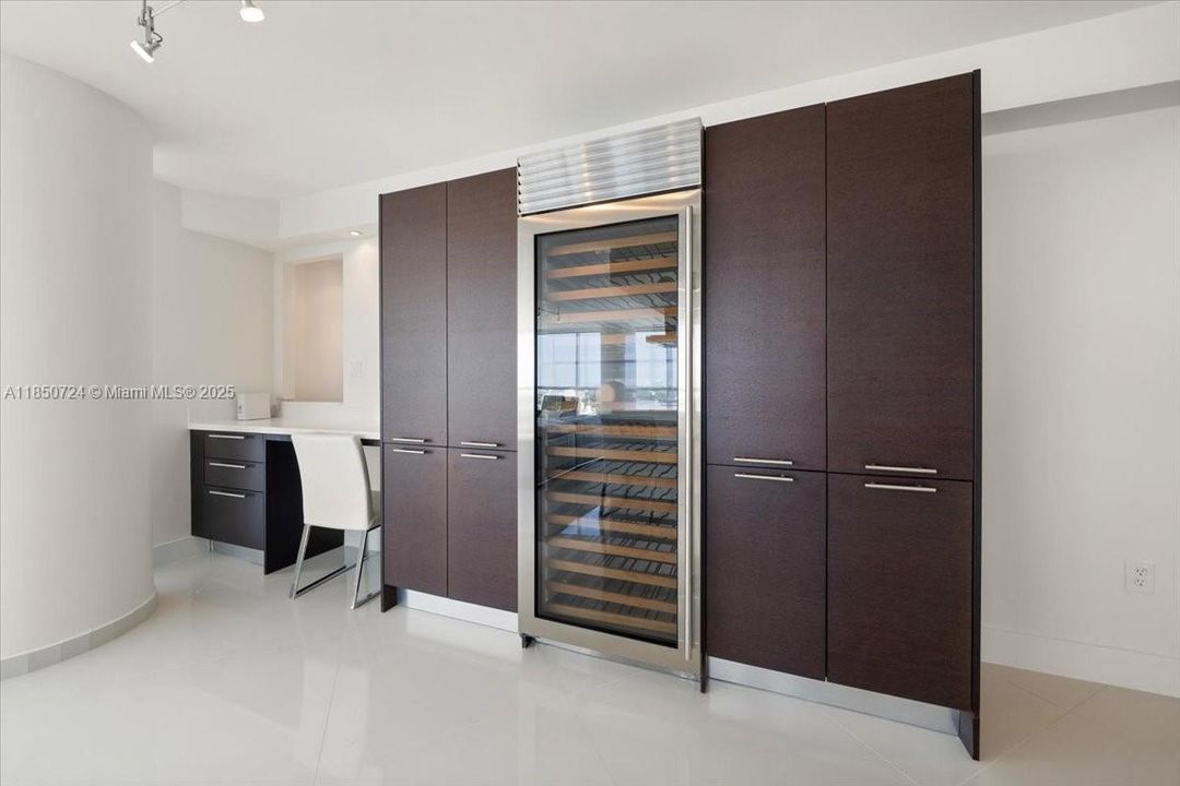 For Sale: $1,390,000 (2 beds, 2 baths, 1440 Square Feet)