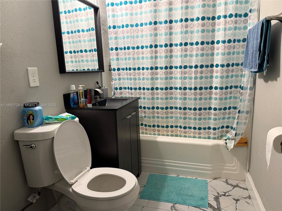 待售: $320,000 (4 贝兹, 3 浴室, 0 平方英尺)