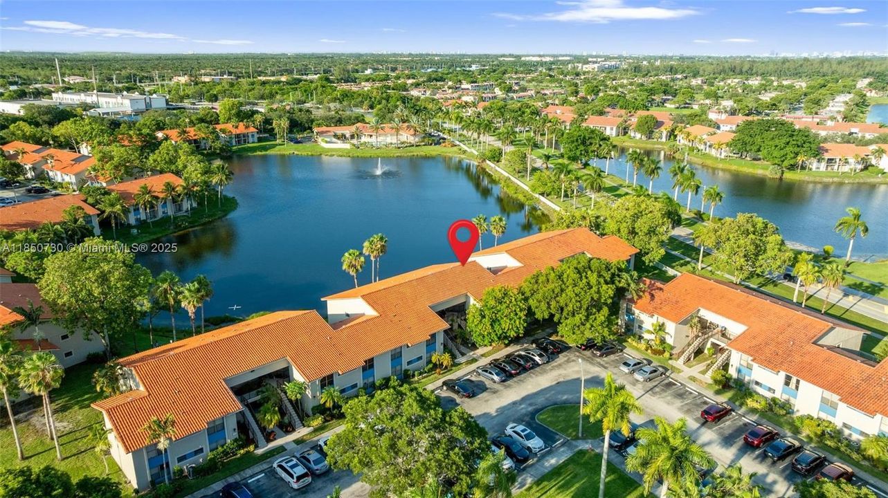 На продажу: $215,000 (2 спален, 2 ванн, 904 Квадратных фут)