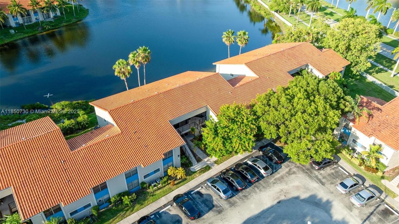 На продажу: $215,000 (2 спален, 2 ванн, 904 Квадратных фут)