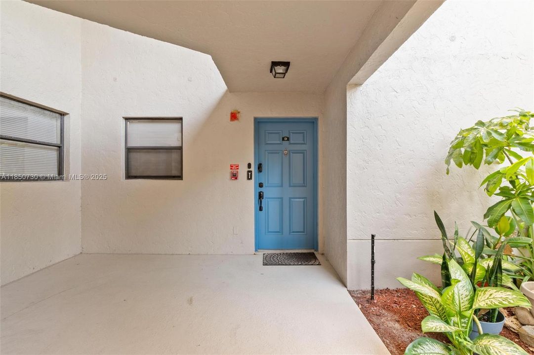 На продажу: $215,000 (2 спален, 2 ванн, 904 Квадратных фут)