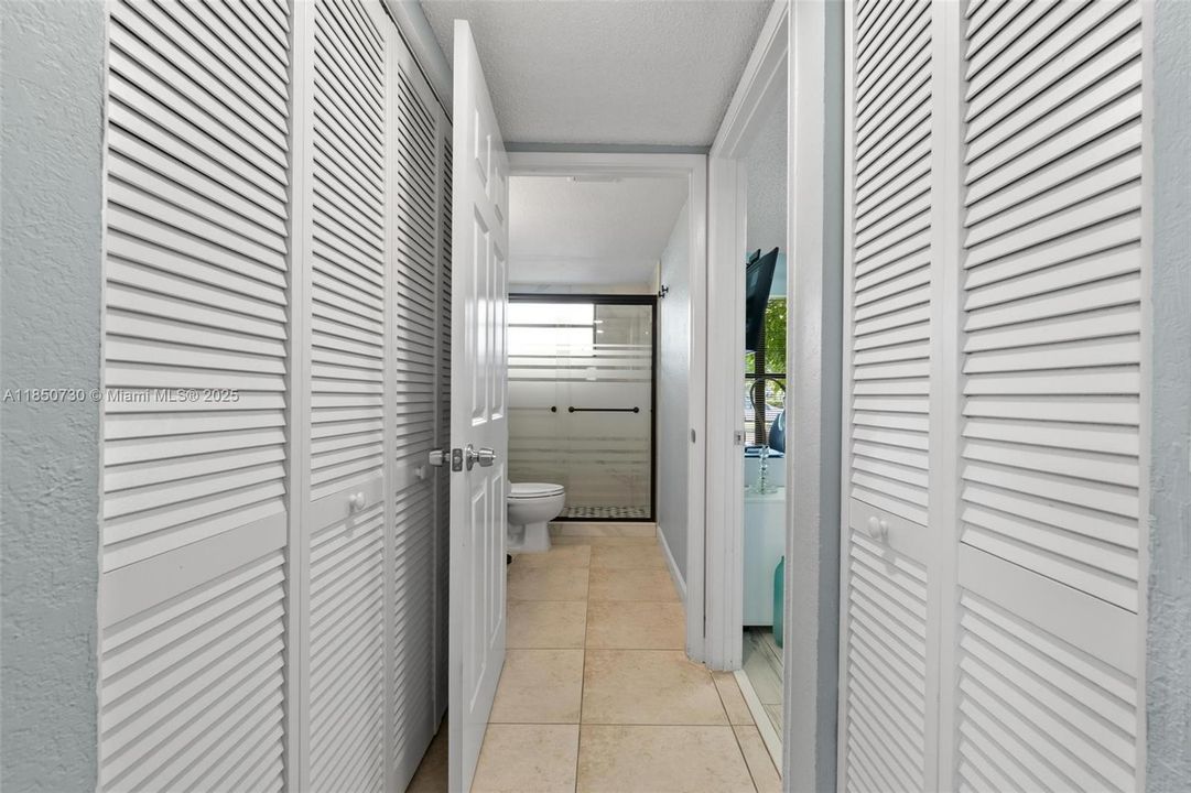 На продажу: $215,000 (2 спален, 2 ванн, 904 Квадратных фут)