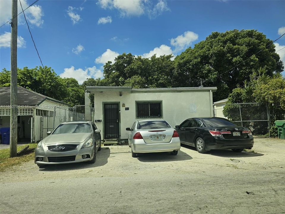 For Sale: $895,000 (2 beds, 1 baths, 1232 Square Feet)