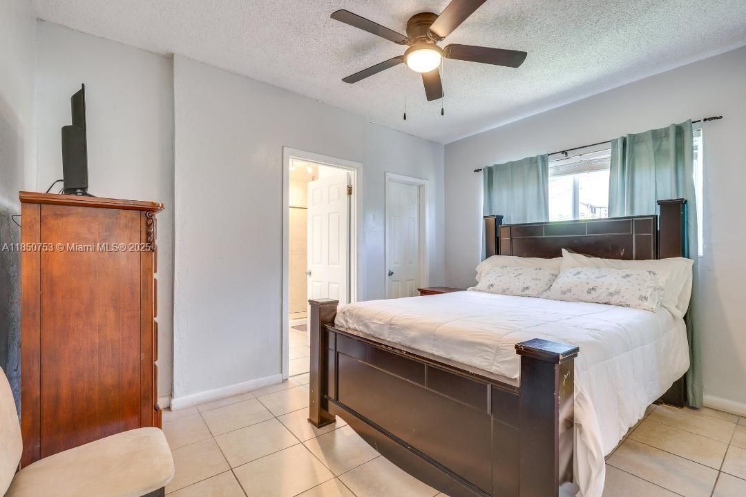 Active With Contract: $3,490 (4 beds, 3 baths, 1417 Square Feet)