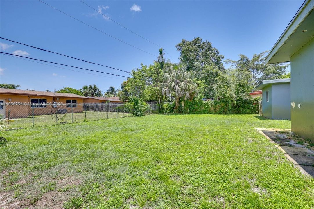 Active With Contract: $3,490 (4 beds, 3 baths, 1417 Square Feet)