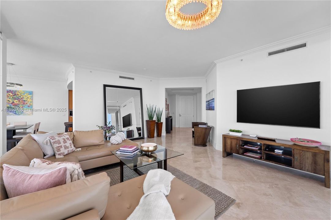 Activo con contrato: $30,000 (3 camas, 3 baños, 2763 Pies cuadrados)