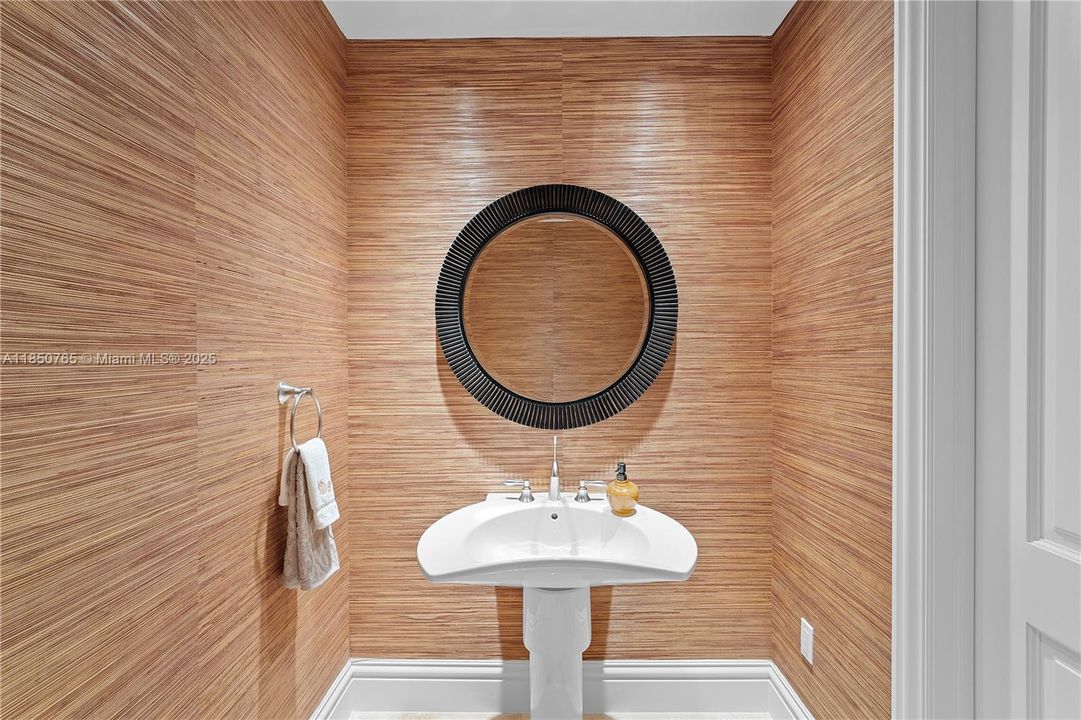 Activo con contrato: $30,000 (3 camas, 3 baños, 2763 Pies cuadrados)