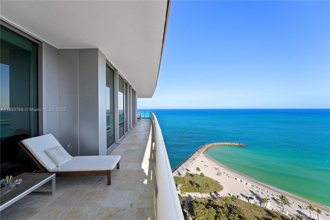 Activo con contrato: $30,000 (3 camas, 3 baños, 2763 Pies cuadrados)