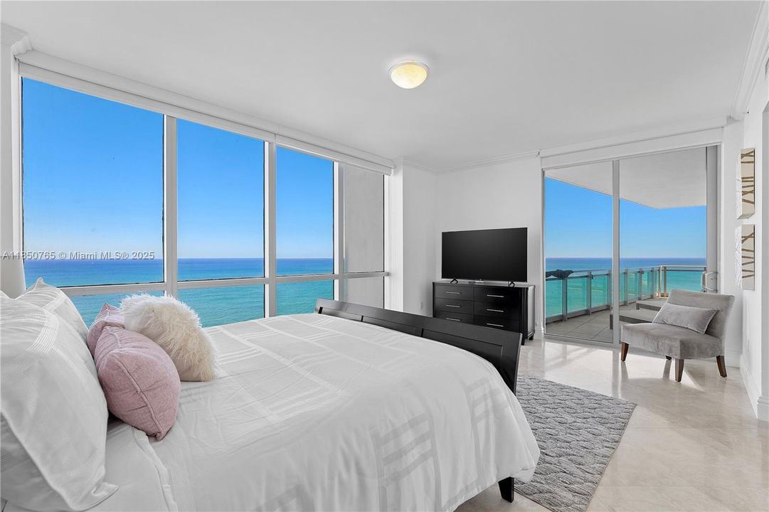 Activo con contrato: $30,000 (3 camas, 3 baños, 2763 Pies cuadrados)