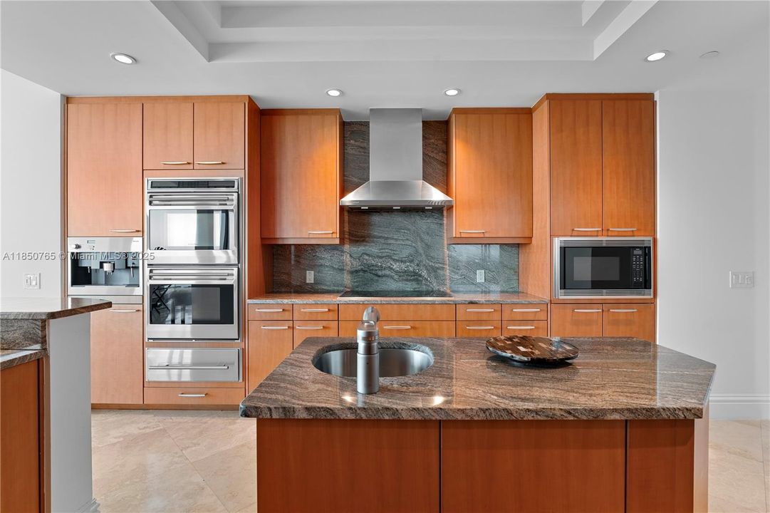 Activo con contrato: $30,000 (3 camas, 3 baños, 2763 Pies cuadrados)