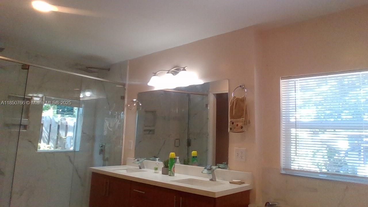 Recientemente alquilado: $2,000 (1 camas, 1 baños, 1865 Pies cuadrados)