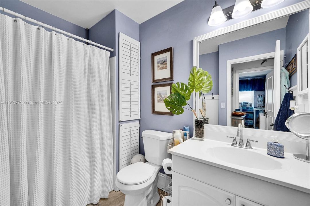 Vendido Recientemente: $355,000 (3 camas, 2 baños, 1800 Pies cuadrados)