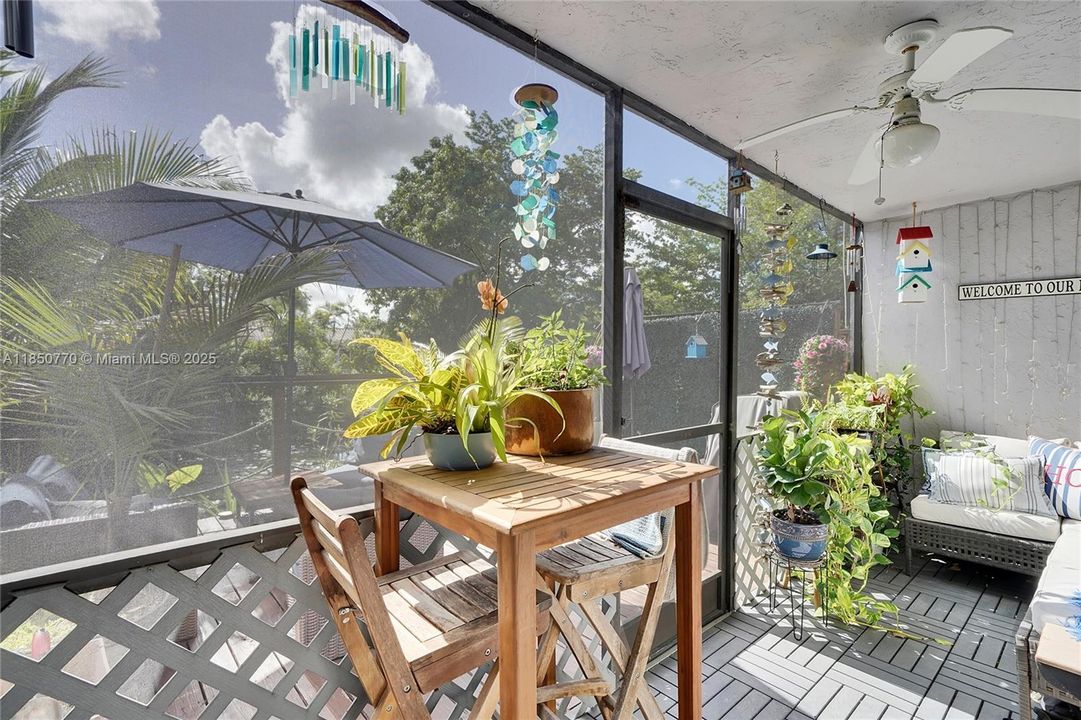 Vendido Recientemente: $355,000 (3 camas, 2 baños, 1800 Pies cuadrados)