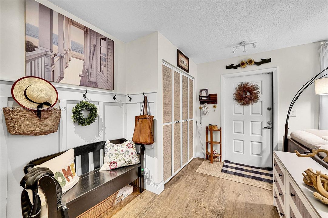 Vendido Recientemente: $355,000 (3 camas, 2 baños, 1800 Pies cuadrados)