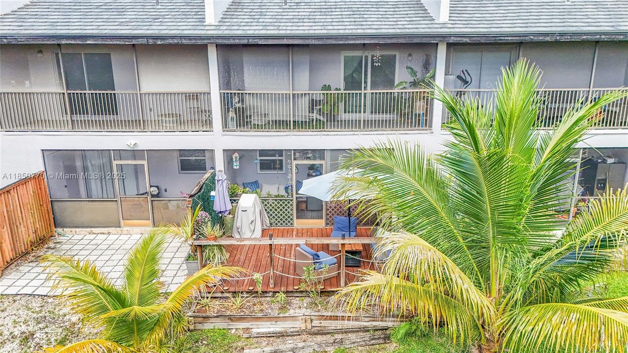 Vendido Recientemente: $355,000 (3 camas, 2 baños, 1800 Pies cuadrados)