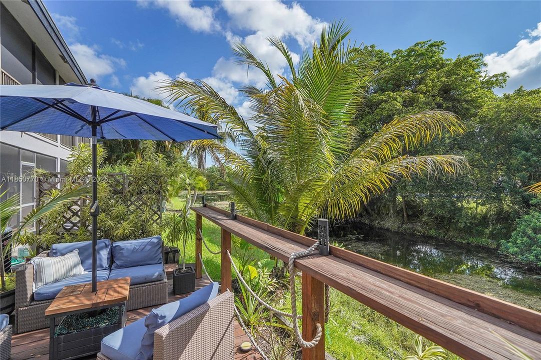 Vendido Recientemente: $355,000 (3 camas, 2 baños, 1800 Pies cuadrados)