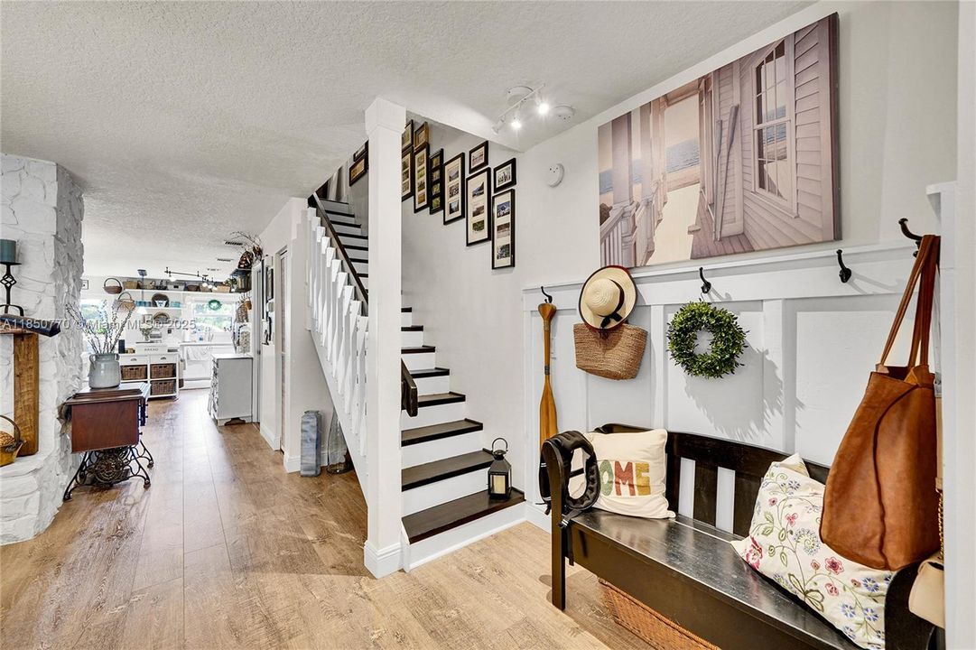 Vendido Recientemente: $355,000 (3 camas, 2 baños, 1800 Pies cuadrados)