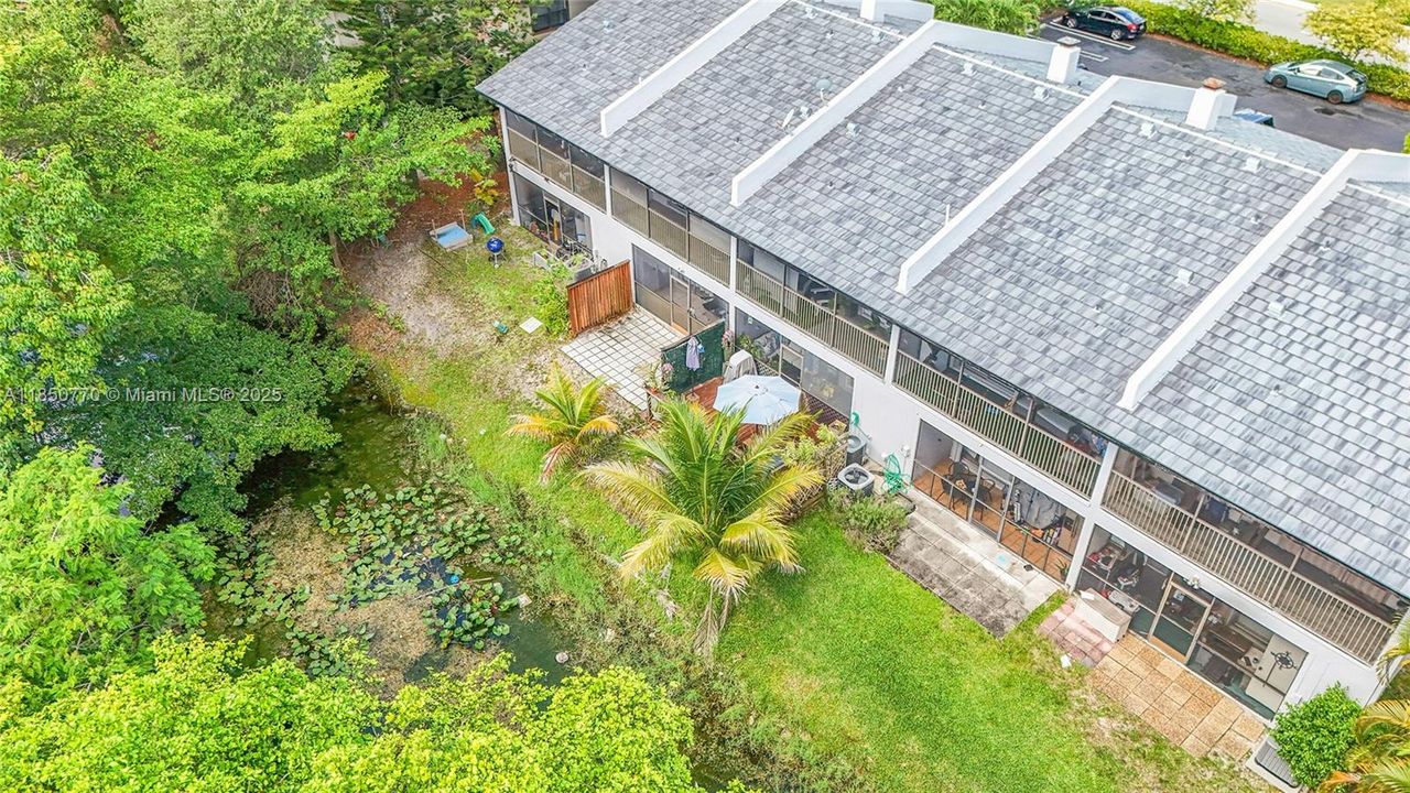 Vendido Recientemente: $355,000 (3 camas, 2 baños, 1800 Pies cuadrados)