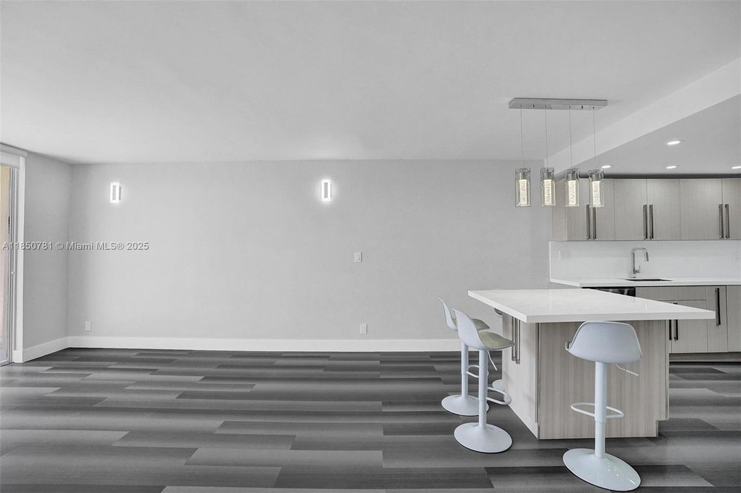 For Sale: $278,000 (1 beds, 1 baths, 828 Square Feet)