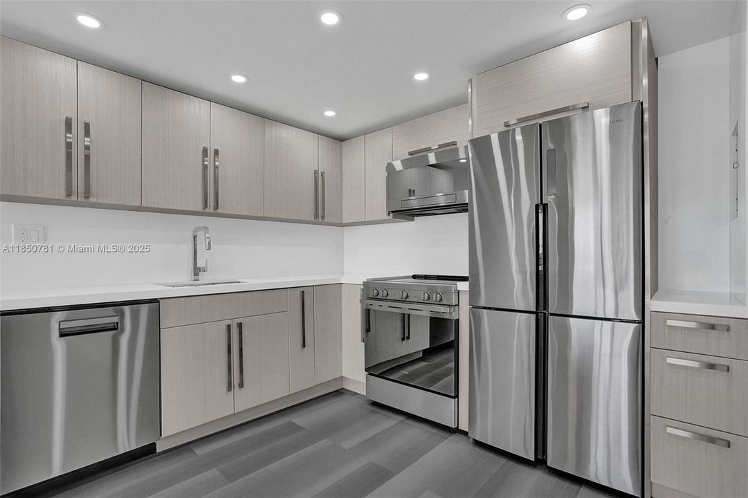 For Sale: $278,000 (1 beds, 1 baths, 828 Square Feet)
