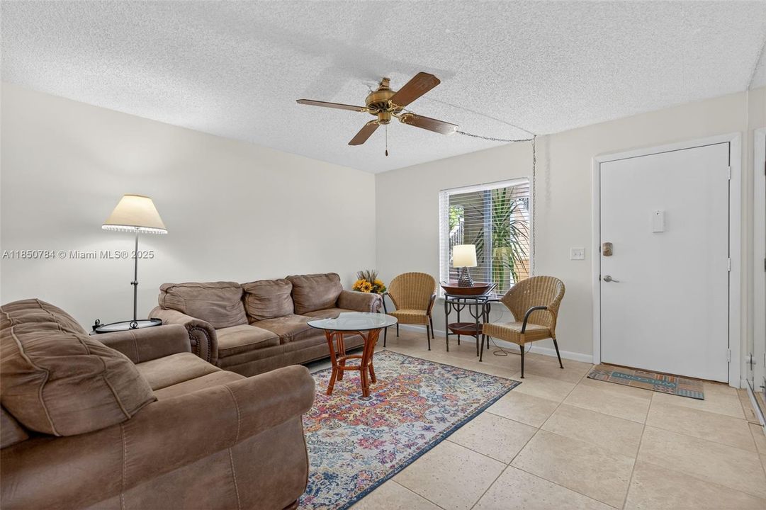 Active With Contract: $255,000 (2 beds, 2 baths, 1025 Square Feet)