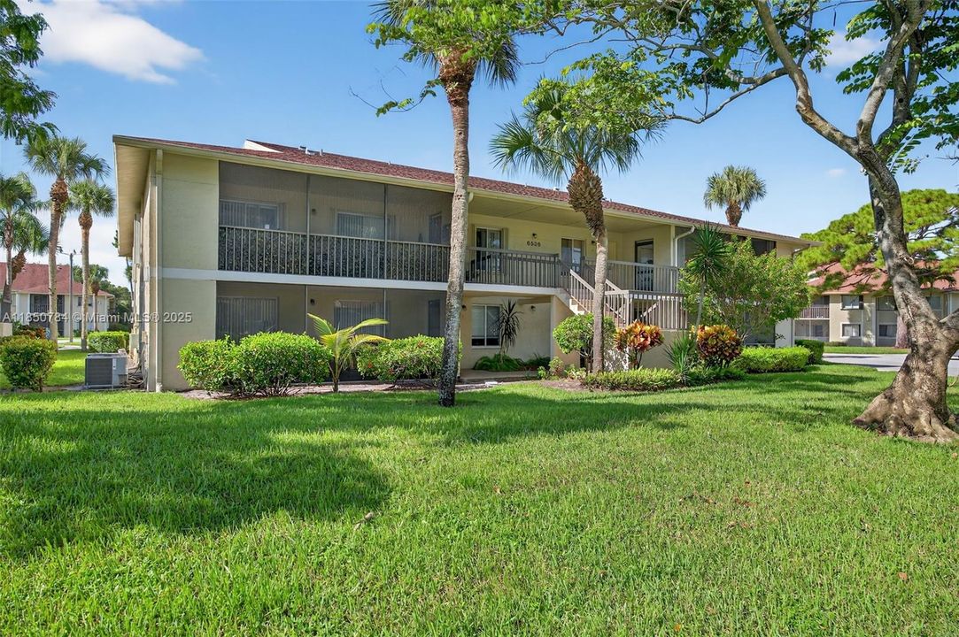 Active With Contract: $255,000 (2 beds, 2 baths, 1025 Square Feet)