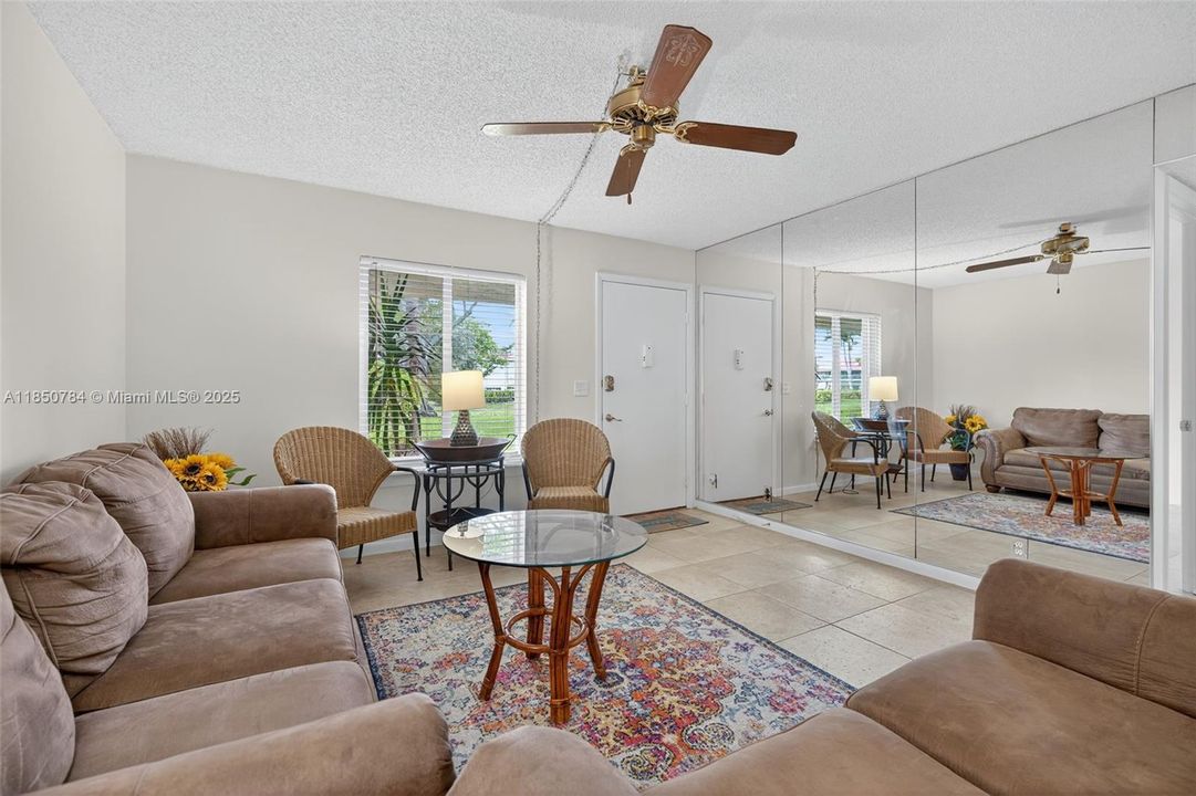 Active With Contract: $255,000 (2 beds, 2 baths, 1025 Square Feet)