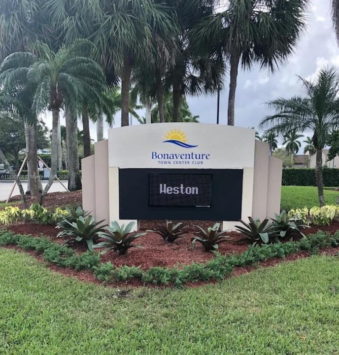 For Sale: $329,900 (2 beds, 2 baths, 1256 Square Feet)