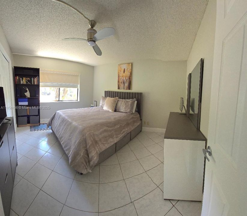 For Sale: $329,900 (2 beds, 2 baths, 1256 Square Feet)