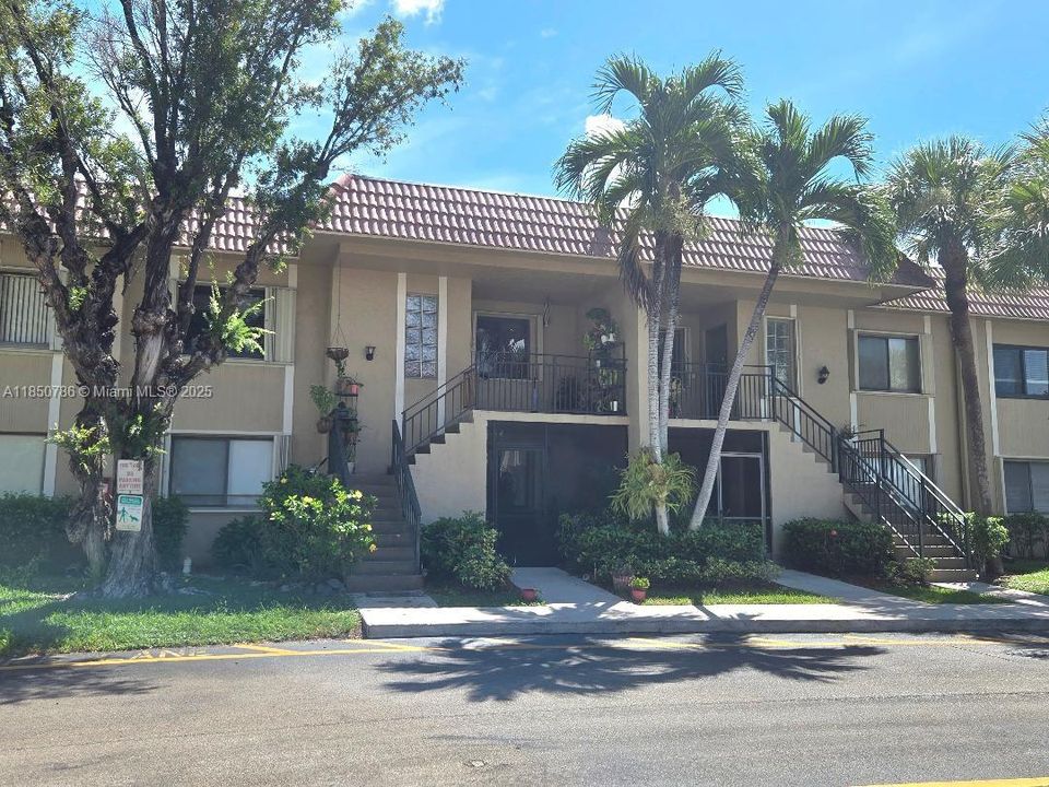 For Sale: $329,900 (2 beds, 2 baths, 1256 Square Feet)