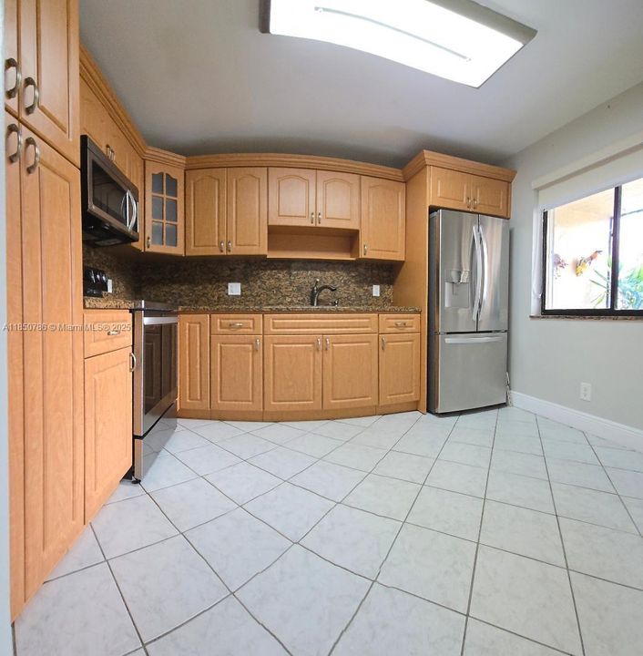 For Sale: $329,900 (2 beds, 2 baths, 1256 Square Feet)