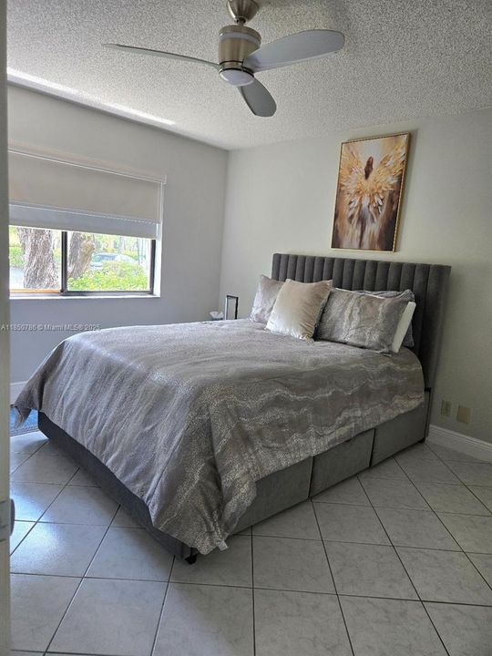 For Sale: $329,900 (2 beds, 2 baths, 1256 Square Feet)