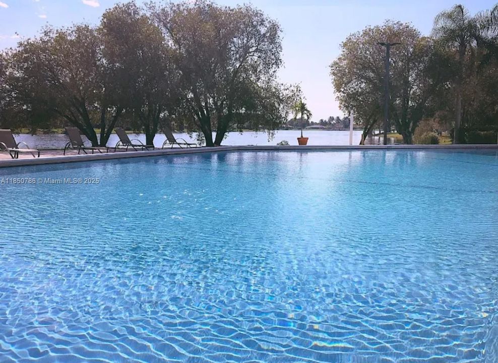 For Sale: $329,900 (2 beds, 2 baths, 1256 Square Feet)