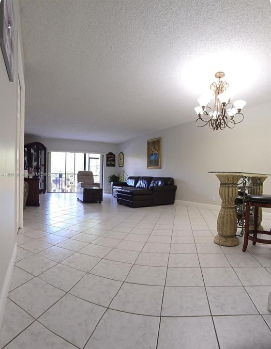 For Sale: $329,900 (2 beds, 2 baths, 1256 Square Feet)