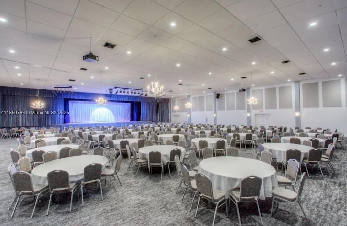 For Sale: $329,900 (2 beds, 2 baths, 1256 Square Feet)