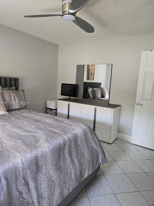 For Sale: $329,900 (2 beds, 2 baths, 1256 Square Feet)