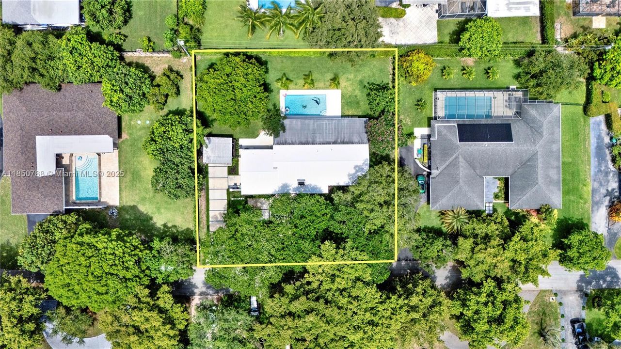 Recently Sold: $1,599,999 (4 beds, 3 baths, 2577 Square Feet)