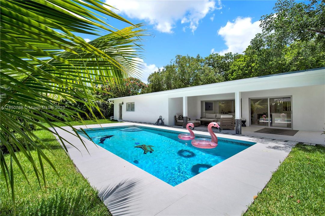 Recently Sold: $1,599,999 (4 beds, 3 baths, 2577 Square Feet)