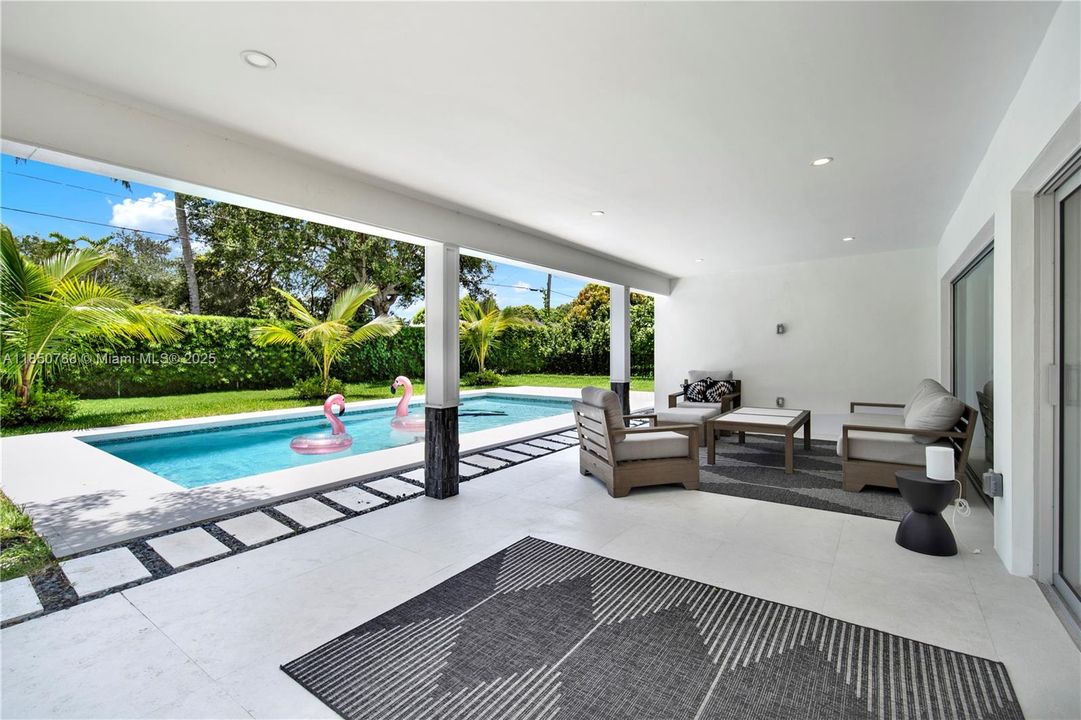 Recently Sold: $1,599,999 (4 beds, 3 baths, 2577 Square Feet)