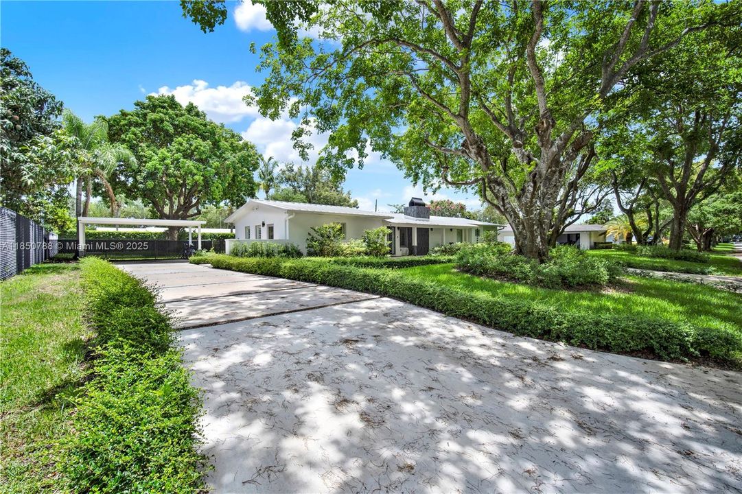 Recently Sold: $1,599,999 (4 beds, 3 baths, 2577 Square Feet)