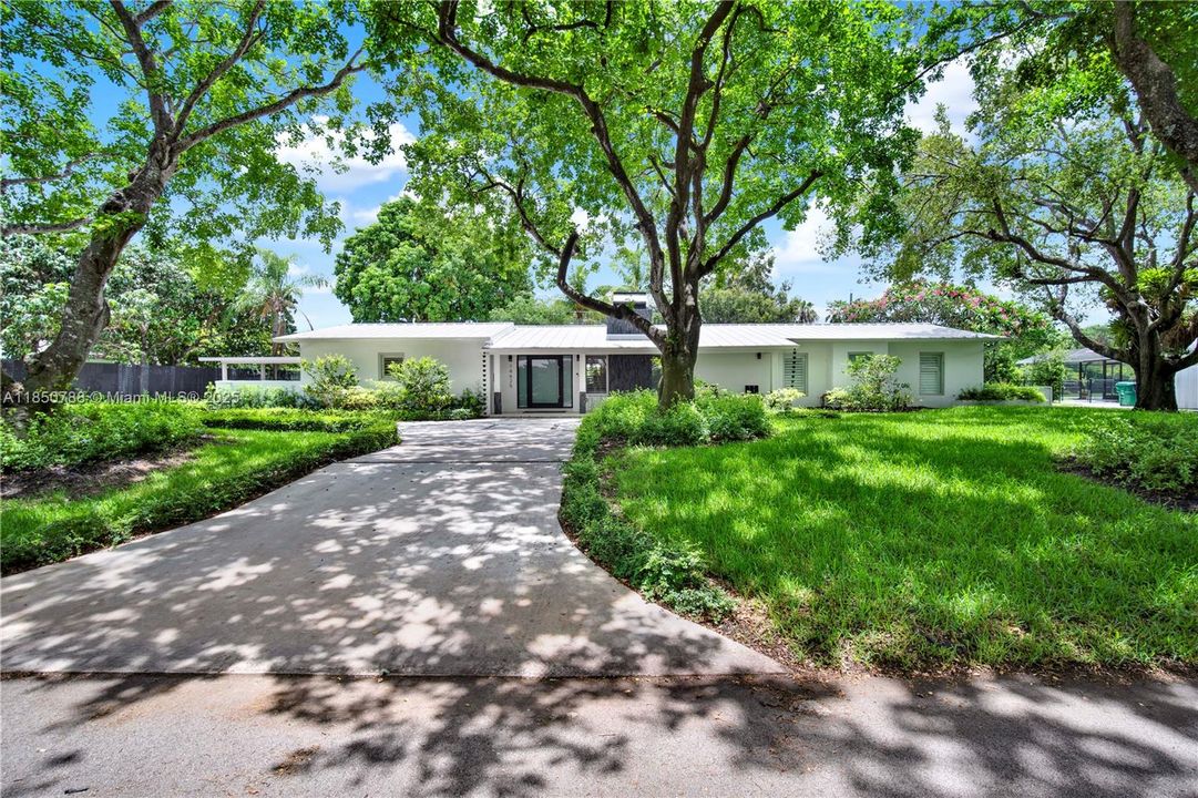 Recently Sold: $1,599,999 (4 beds, 3 baths, 2577 Square Feet)