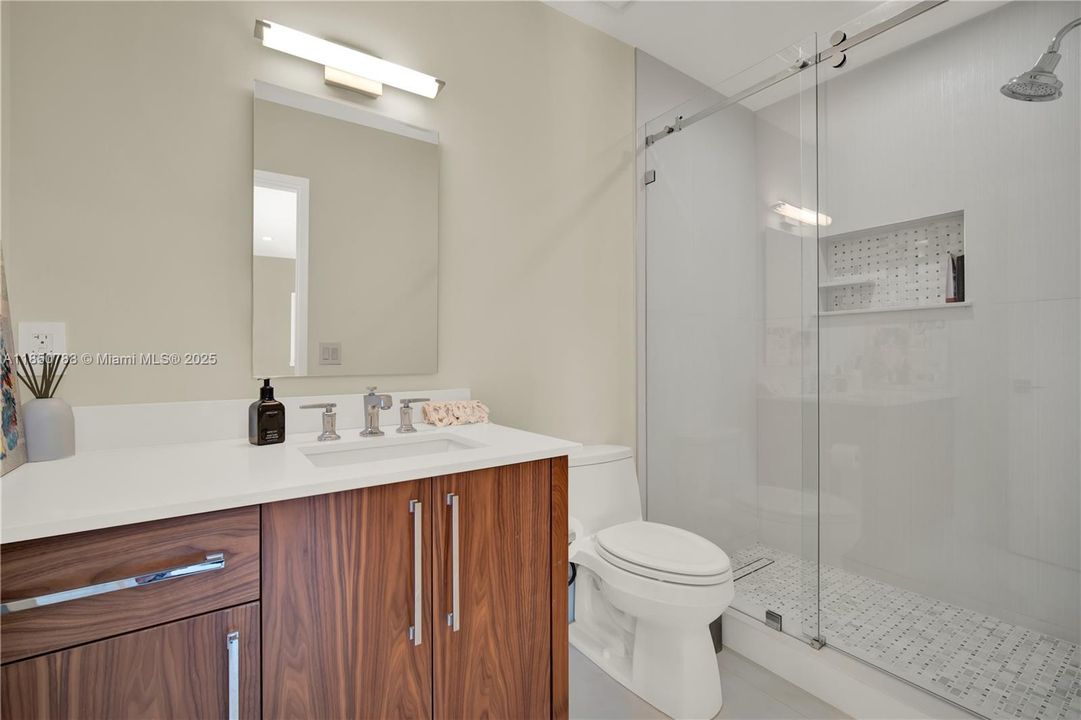 Recently Sold: $1,599,999 (4 beds, 3 baths, 2577 Square Feet)