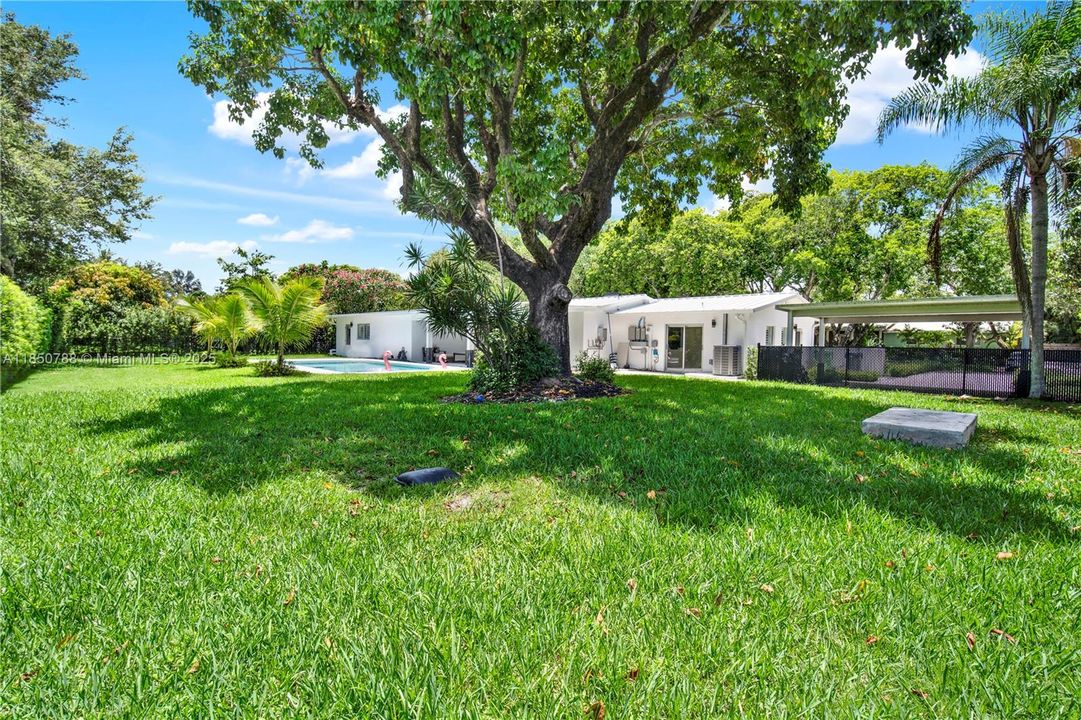 Recently Sold: $1,599,999 (4 beds, 3 baths, 2577 Square Feet)